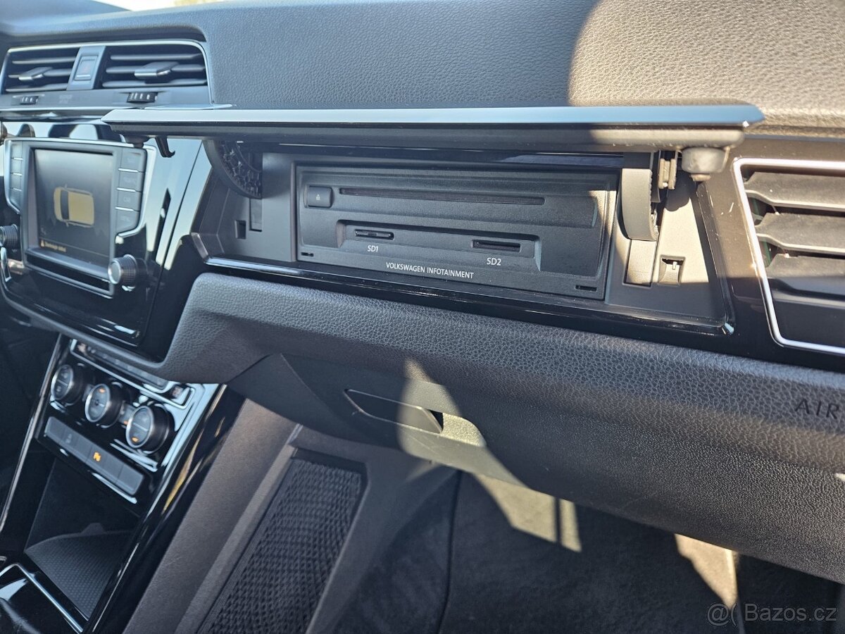 Volkswagen Touran 1.4 TSI 110kw, Highline, Nehavarováno - 12