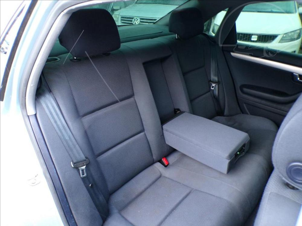 Audi A4 2,0 i AUTOMAT,TAŽNÉ ZAŘ. - 12