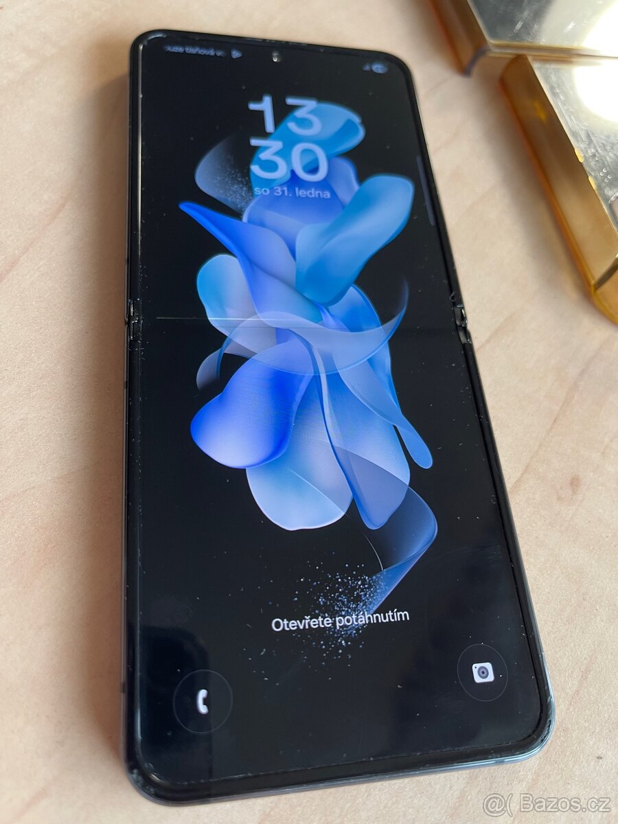 Samsung Galaxy Z Flip 4. 256Gb - 12