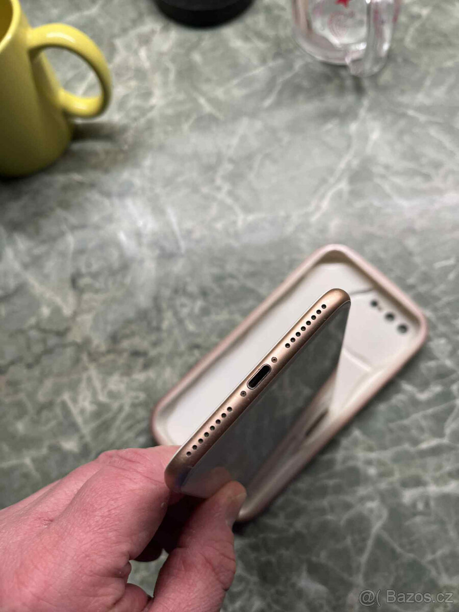 iPhone 8 Plus 64GB - 12