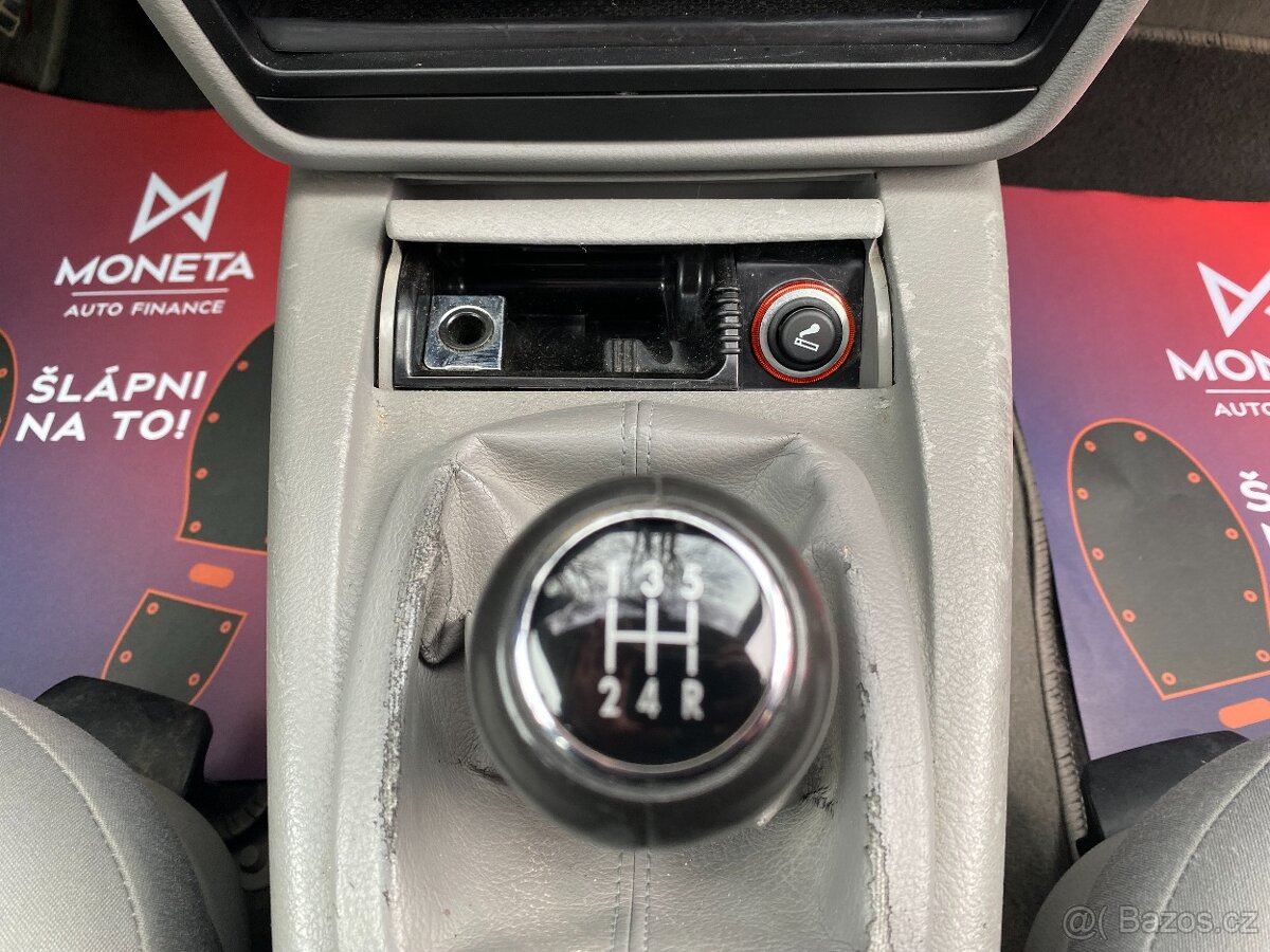 VW Passat 1,6 MPi Výhřev, Nosič, Aut. Klima - 12