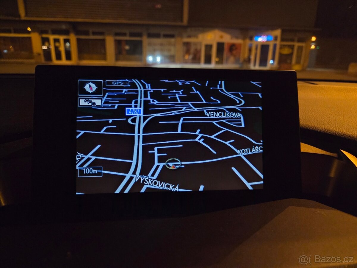 Lexus NX300h - 12