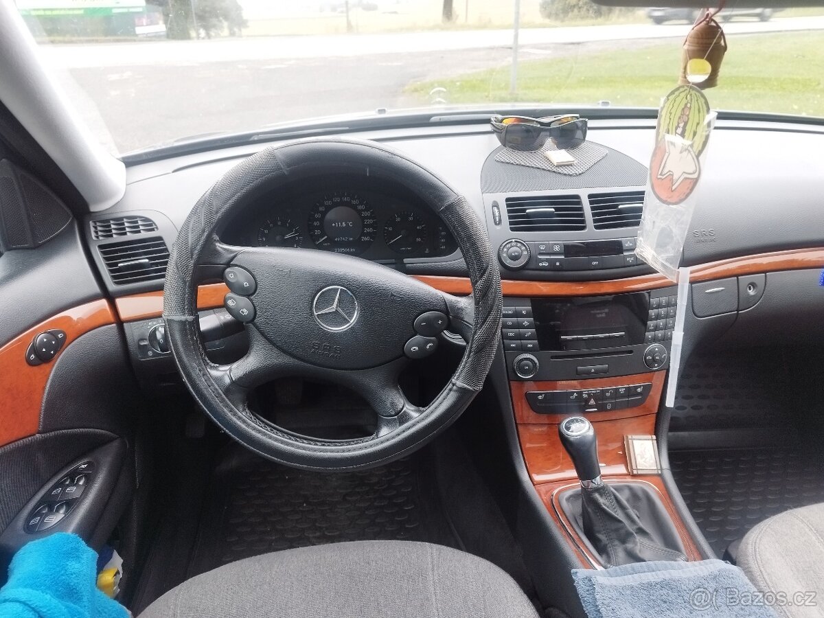 Mercedes-Benz E 220 CDi manuál - 12