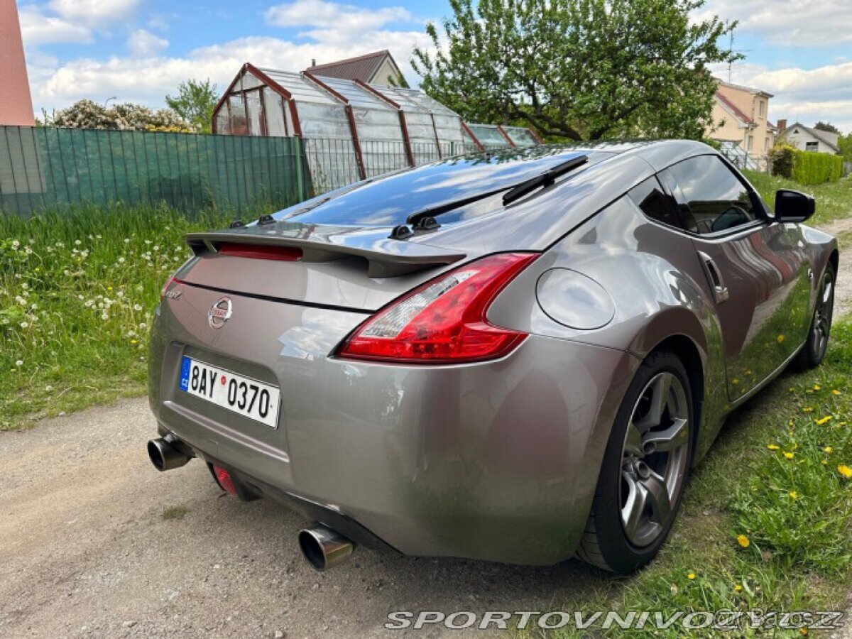 Nissan 370z - 12