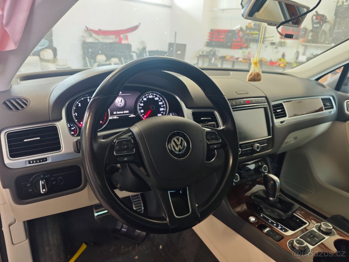 VW TOUAREG 4.2TDI V8, facelift , 2015 - 12