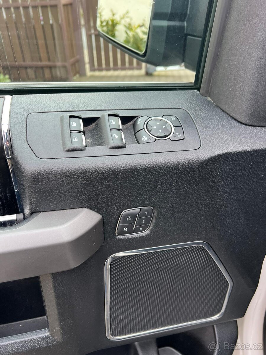 Ford F-150 Platinum SuperCrew - 12