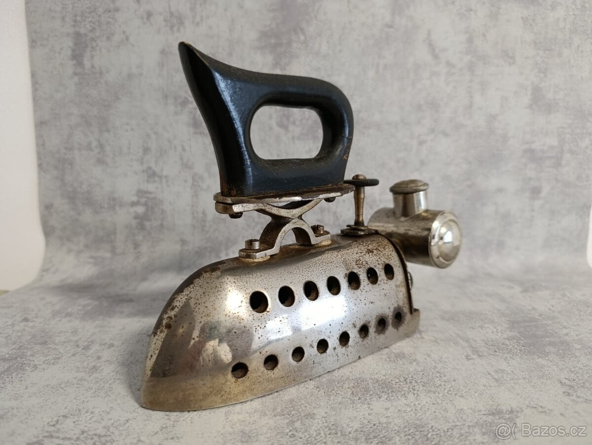 Velmi stará menší lihová žehlička OMEGA do sbírky, k dekorac - 12