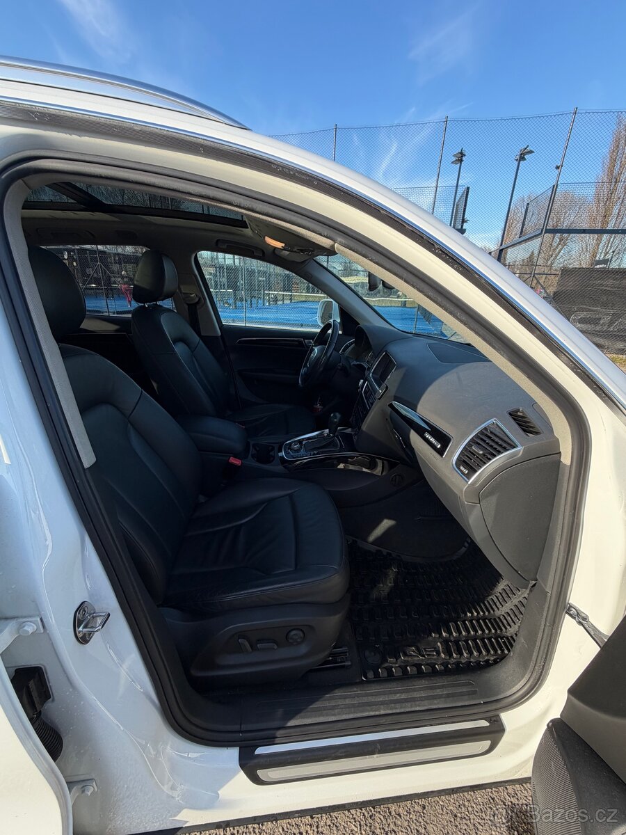 Audi Q5, rok 2010 - 12