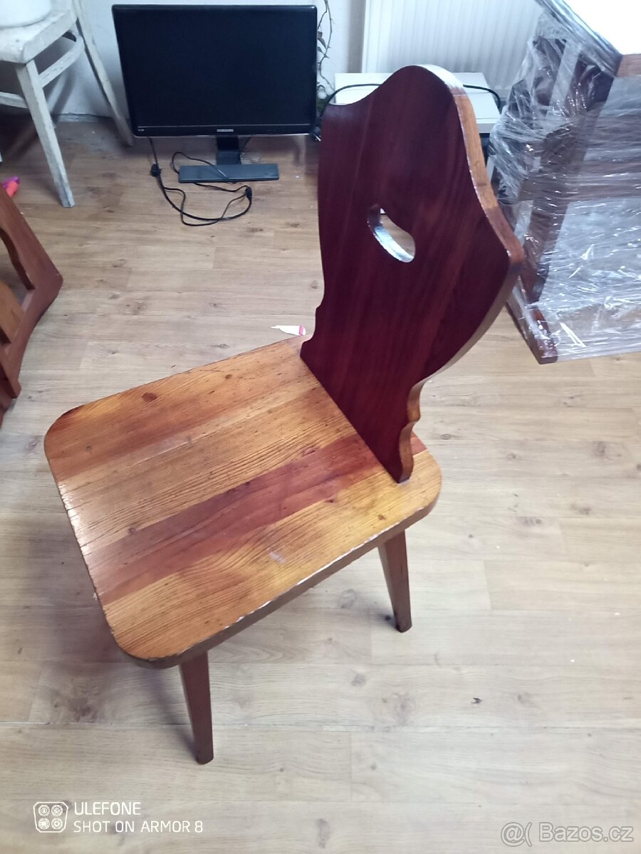 Nízká jídelní skříň - 12