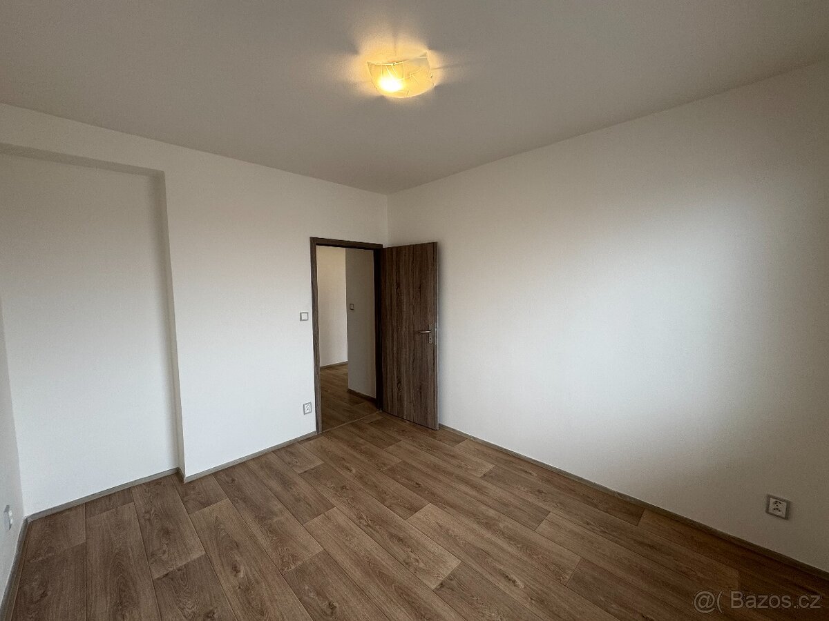 Pronájem bytu 3+1 68 m² Rožkova, Pardubice - 12