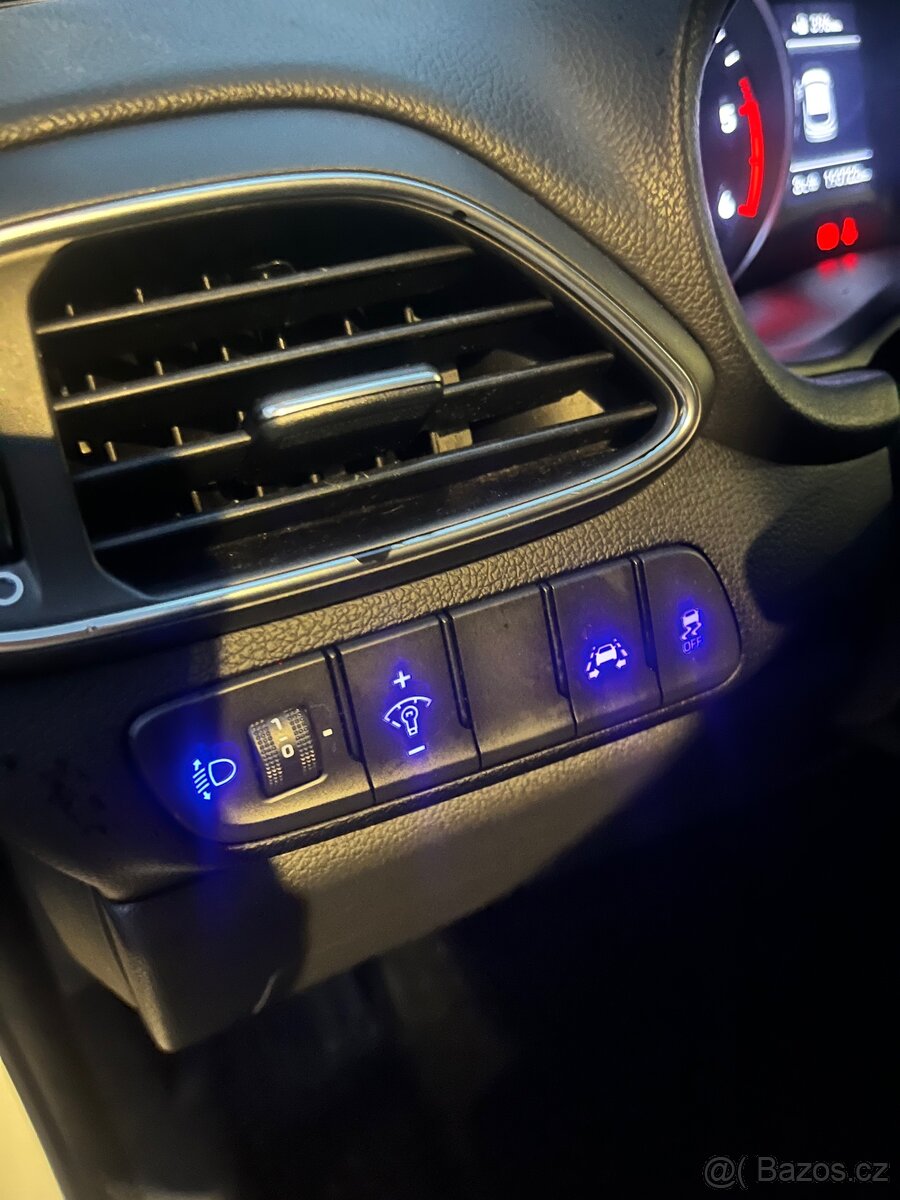 Hyundai i30 kombi / 1.6crdi / 2017 - 12