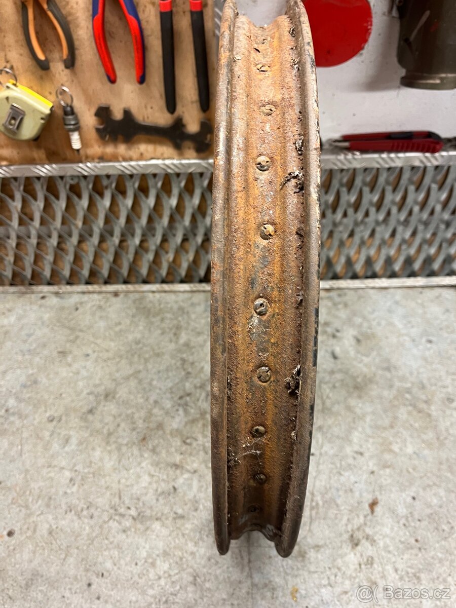 Přední kolo nejspíš ČZ 150C - patina - 12