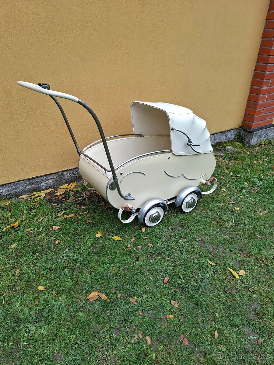Starožitný kočárek pro miminko č. 202 - 12