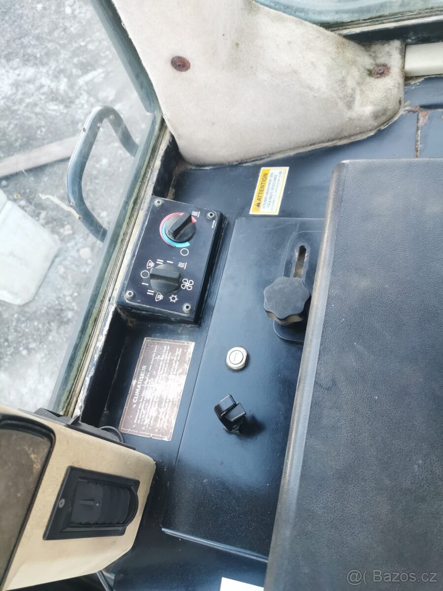 Pasovy nakladač 963c - 12