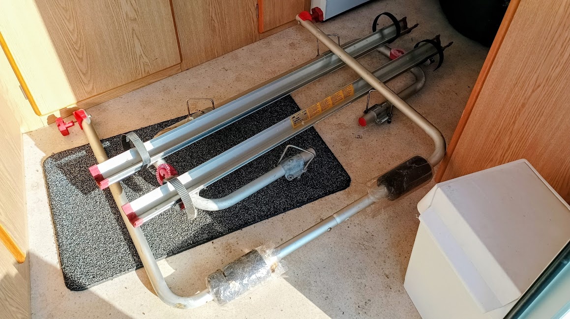 Avento 420 TL Premier, koupelna, WC, TV - 12