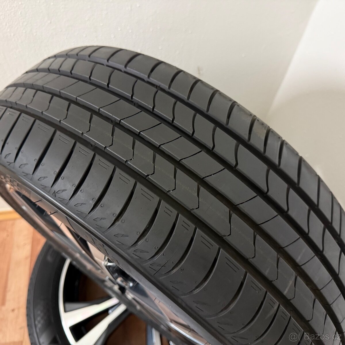 NISSAN QASHQAI 5x114,3 R18 ET40+LETNÍ 215/55R18 8mm - 12