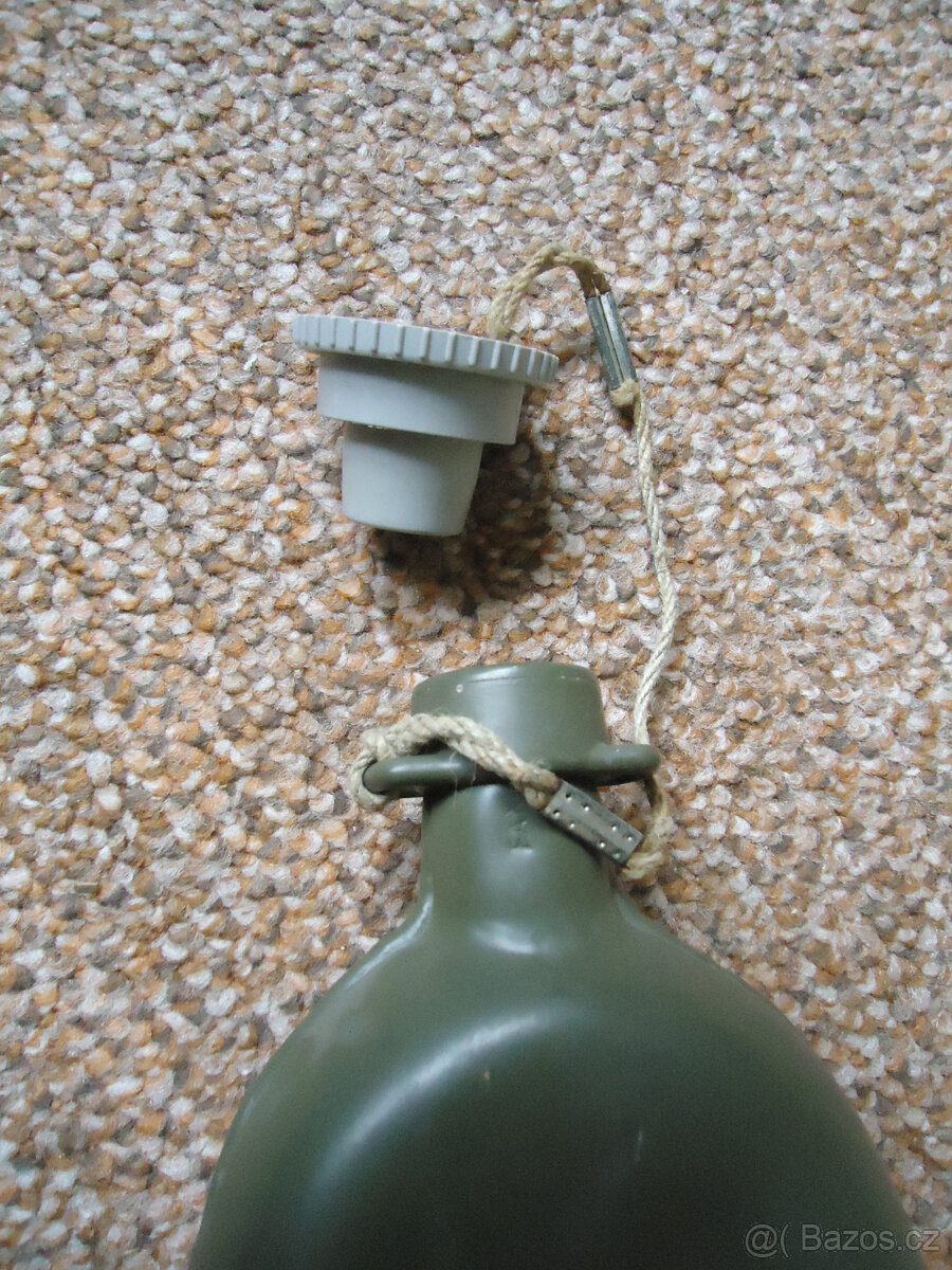 Vojenské oblečení + vojenská čutora - 12