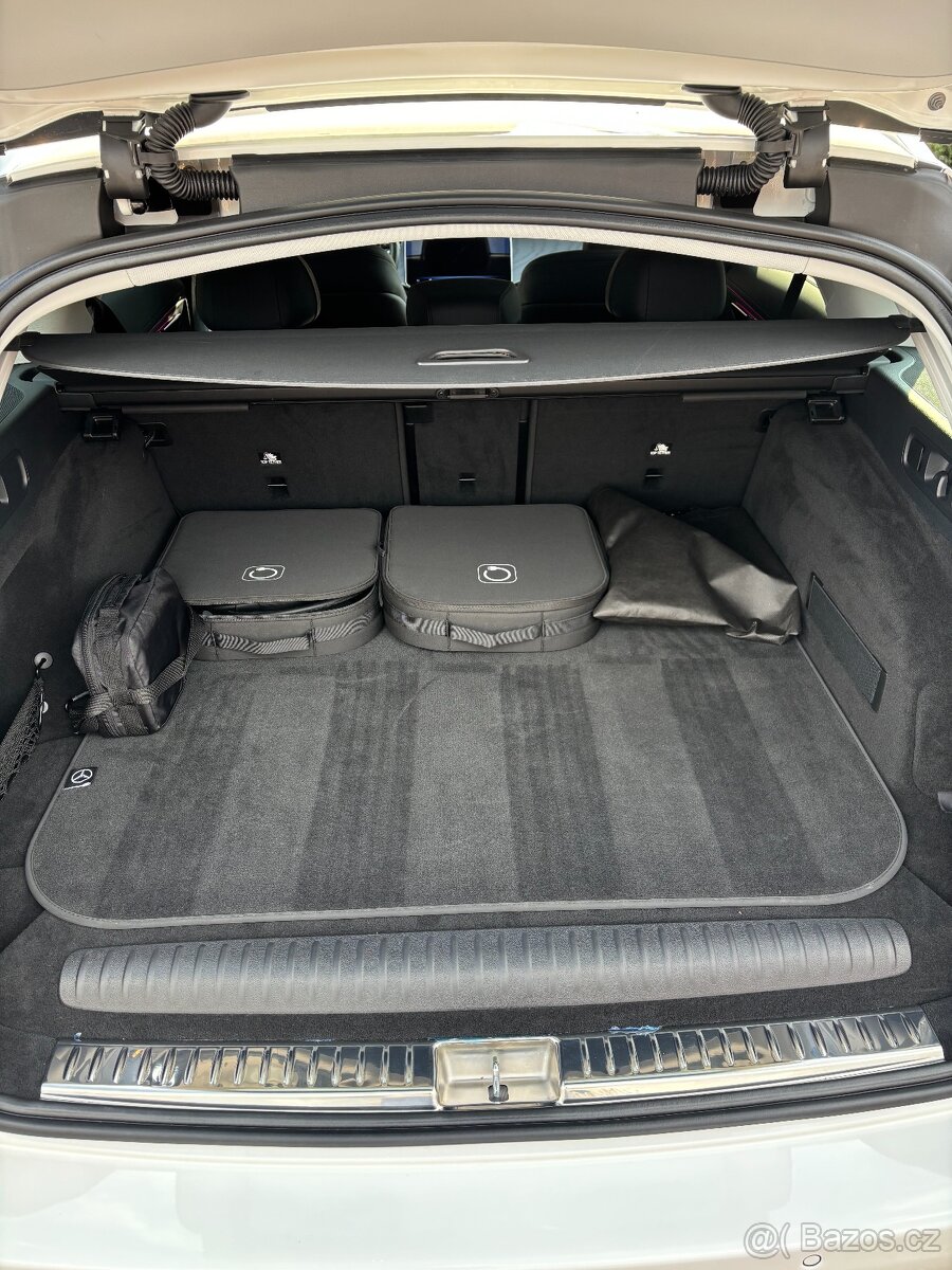 Mercedes E 300e - 12