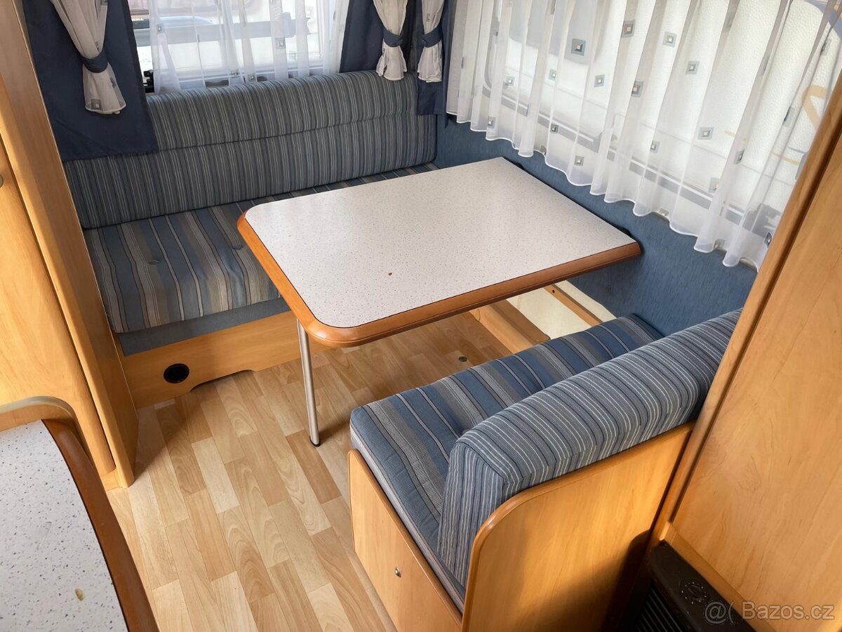 Hobby de luxe 400, 4 osoby, EL.POJEZD, bojler, pevná postel - 12