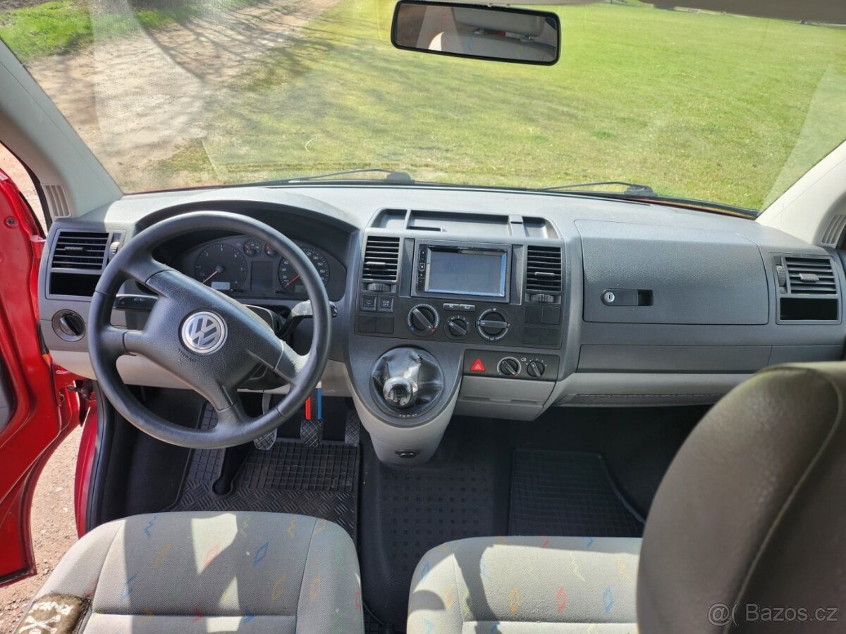 Volkswagen Transporter 2.5 TDI 6 míst - 12