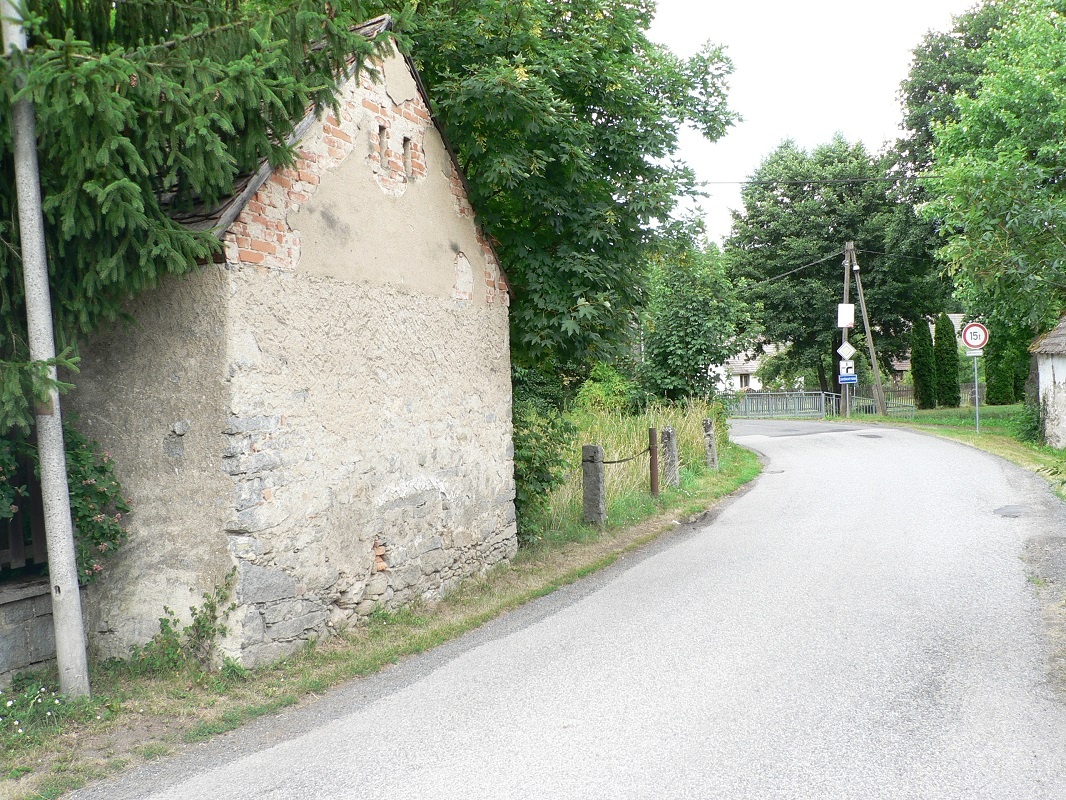 BEZDĚDOVICE - nedokončený RD - 12