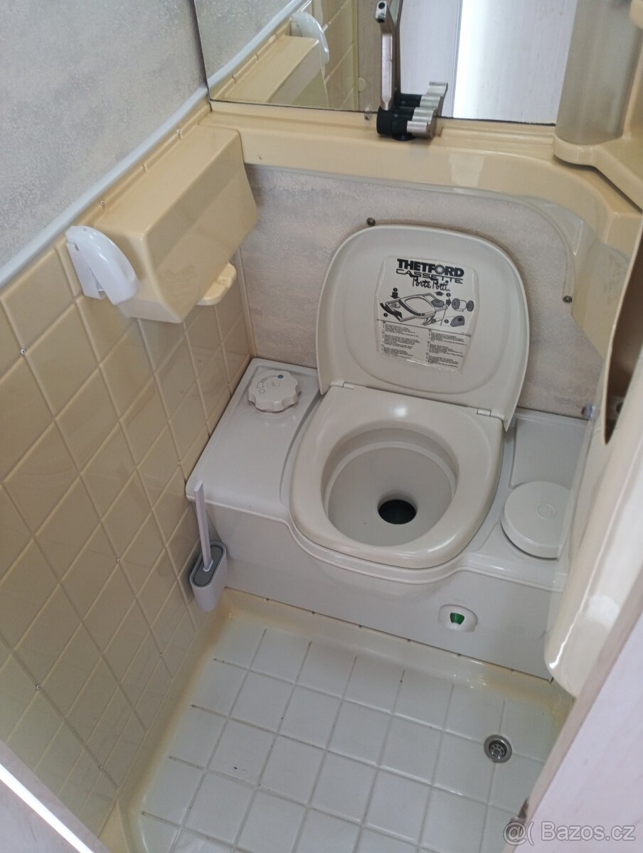 Dethleffs Family 380, předstan, 1000Kg - 12