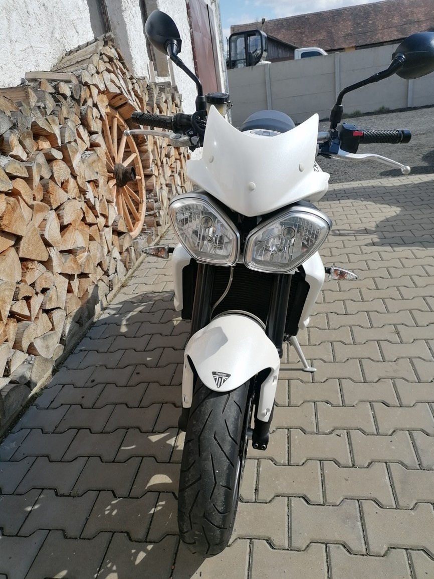 TRIUMPH STREET TRIPLE 675 R - 12