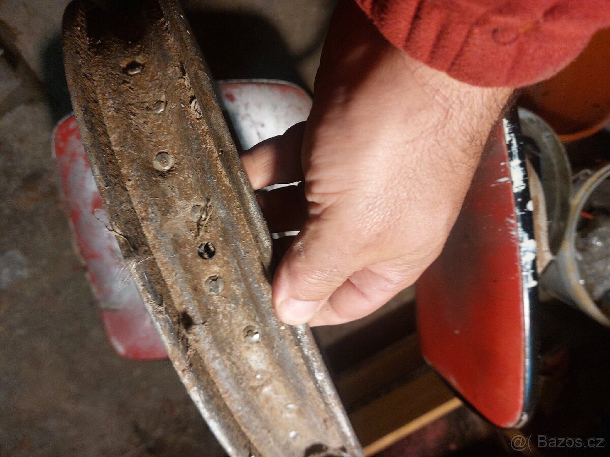 Kola na Jawa kyvacka velká. Cena za vše. - 12