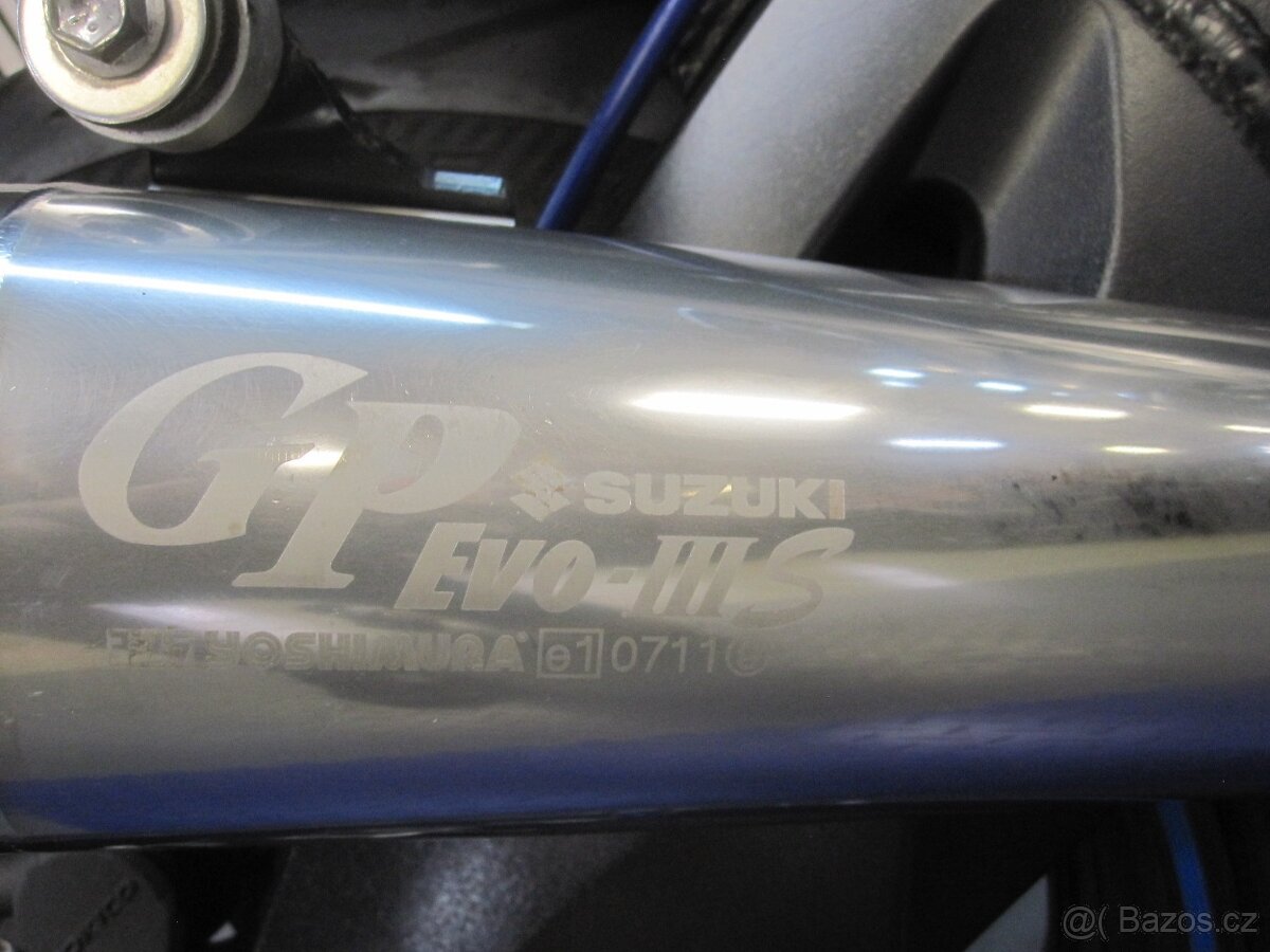 Suzuki GSX-R 750 - 12