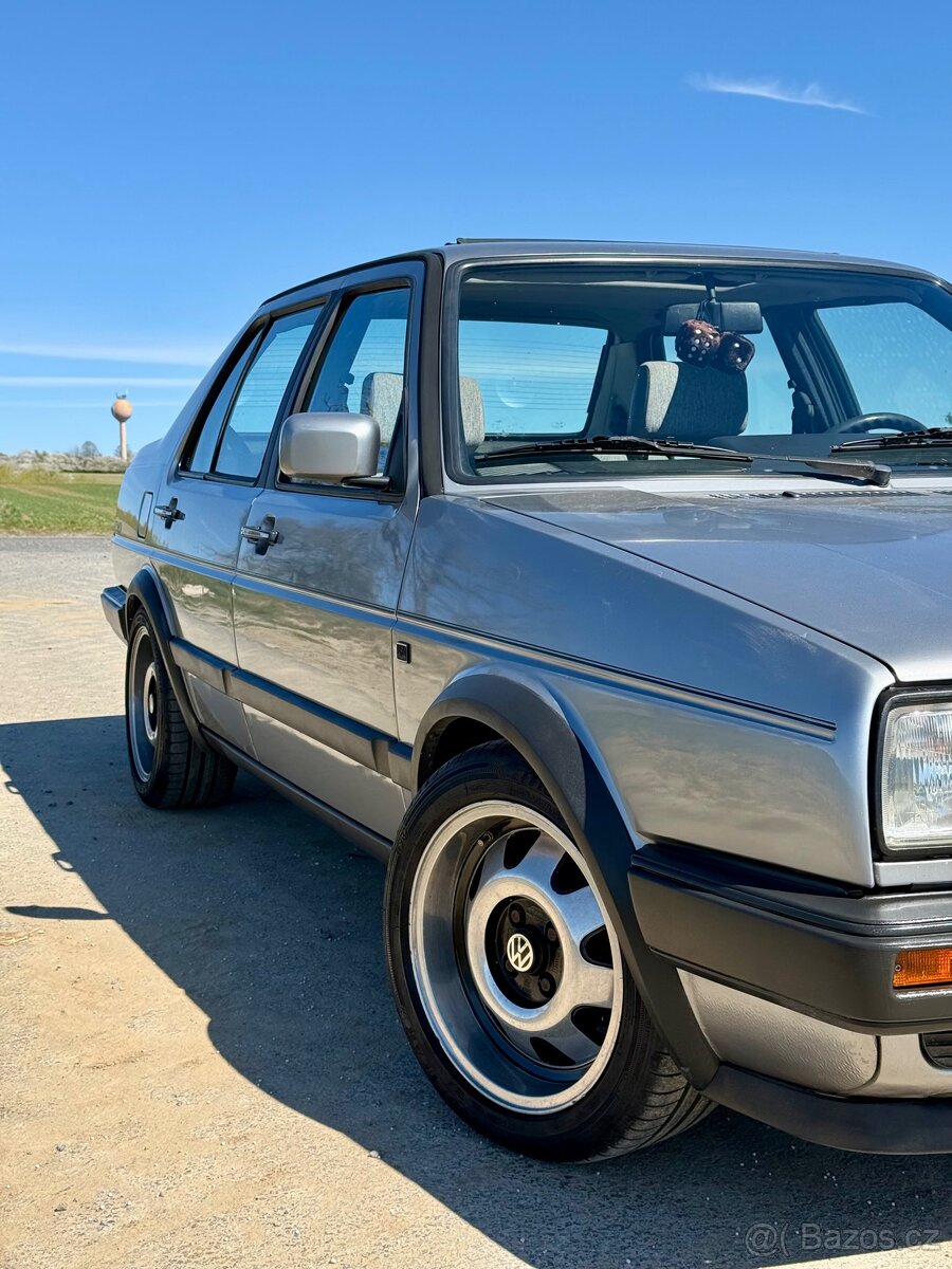 VW Jetta Mk2 Coach - 12