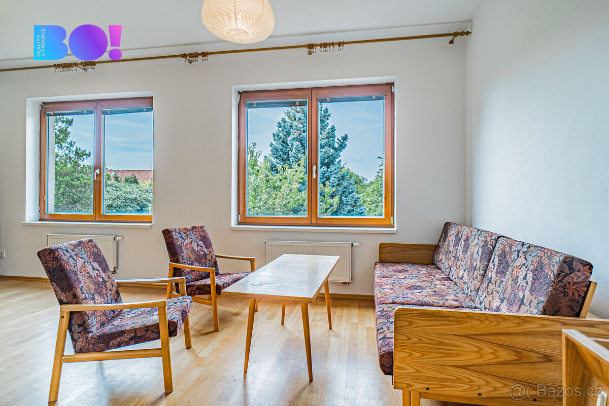 Prodej řadového rodinného domu 5+kk se zahradou a dvougaráží - 12