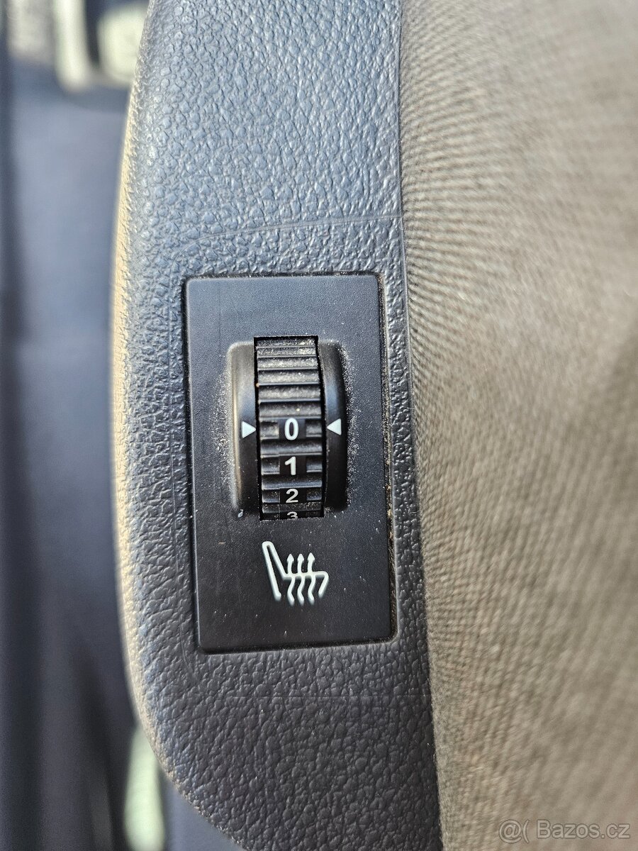 PEUGEOT 3008 2016 1.2 E-THP 96kW,VÝHŘEVY,TEMPOMAT,PARK.SENZ - 12