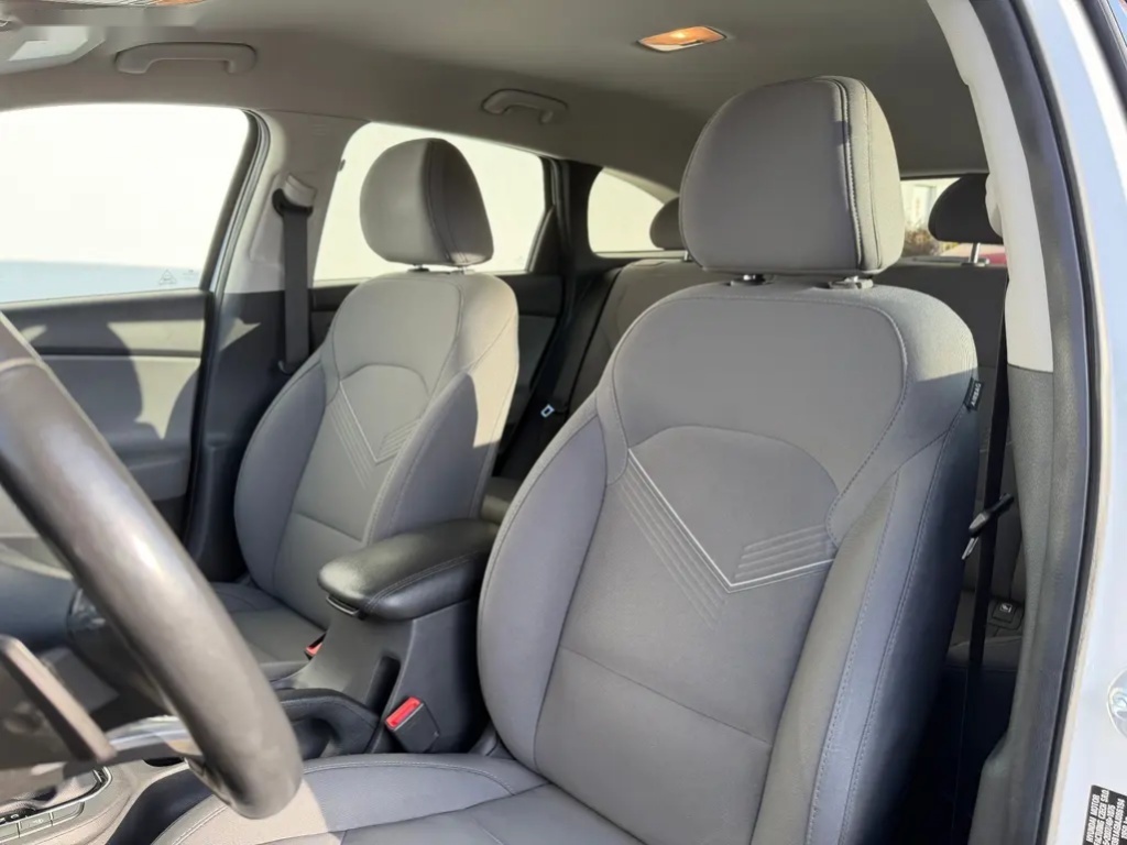 Hyundai i30, 1.6CRDi 85kW AUTOMAT SMART - 12