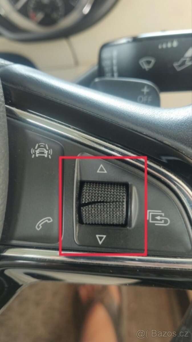 ROLOVACI KOLECKA NA MULTIFUNKCNI VOLANT - 12