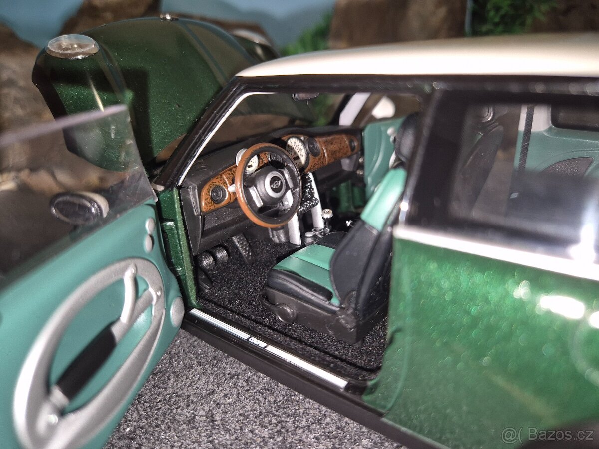 Prodám model 1:18 MINI COOPER 2001 Kyosho - 12