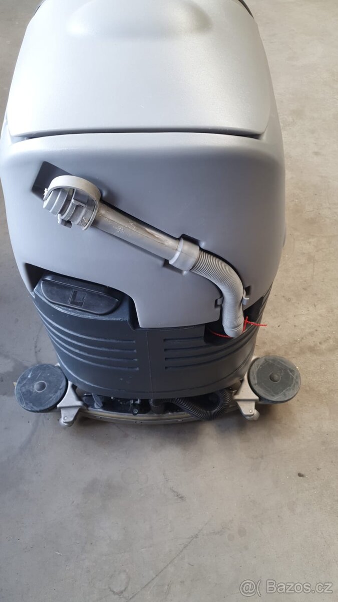 Podlahový mycí stroj Nilfisk BR 652 se sedící obsluhou - 12