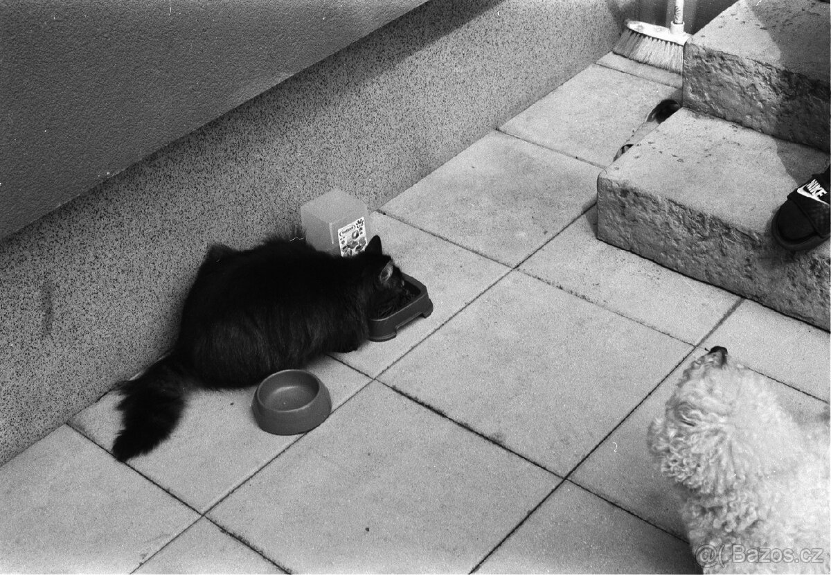 Olympus OM40 + objektivy tokina + motor - 12