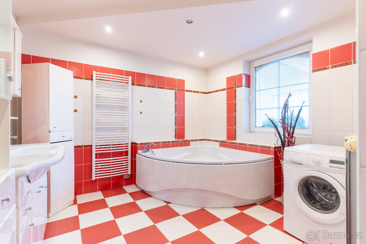 Prodej rodinného domu 200 m², pozemek 586 m² - 1111 - 12