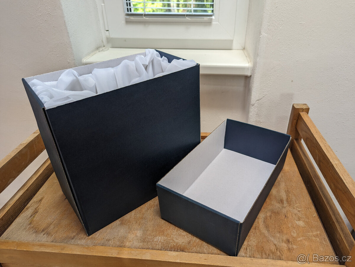 Vinné skleničky (Velké) s krabici (Bílý satenový vnitřek) - 12