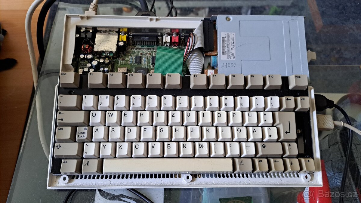 Prodám Commodore Amiga 600, myš, zdroj, joystick - 12