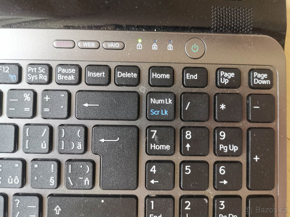 SONY VAIO SVE1511H1ESI - výborný stav - 12