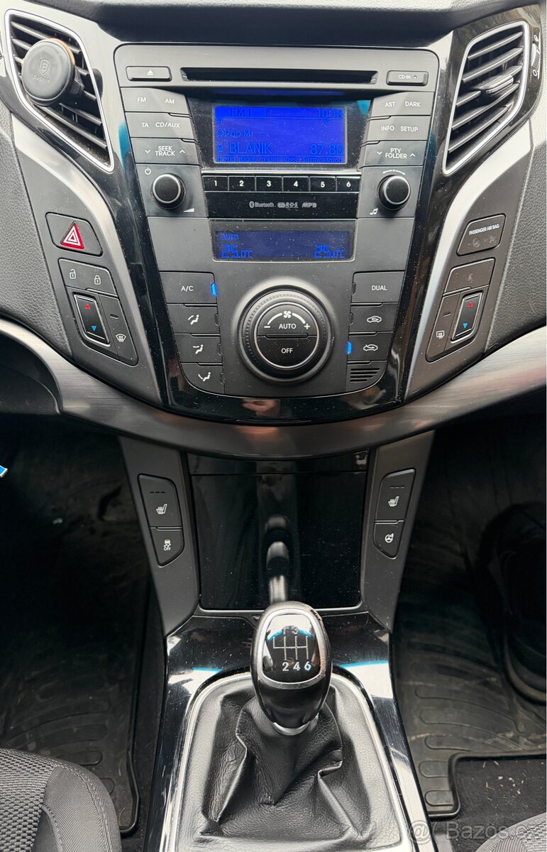 Hyundai I40 combi 1.7crdi 100kw rok 12/2014 - 12