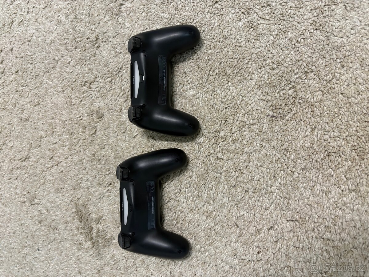 Playstation 4 + 7 her + 2 ovladače - 12