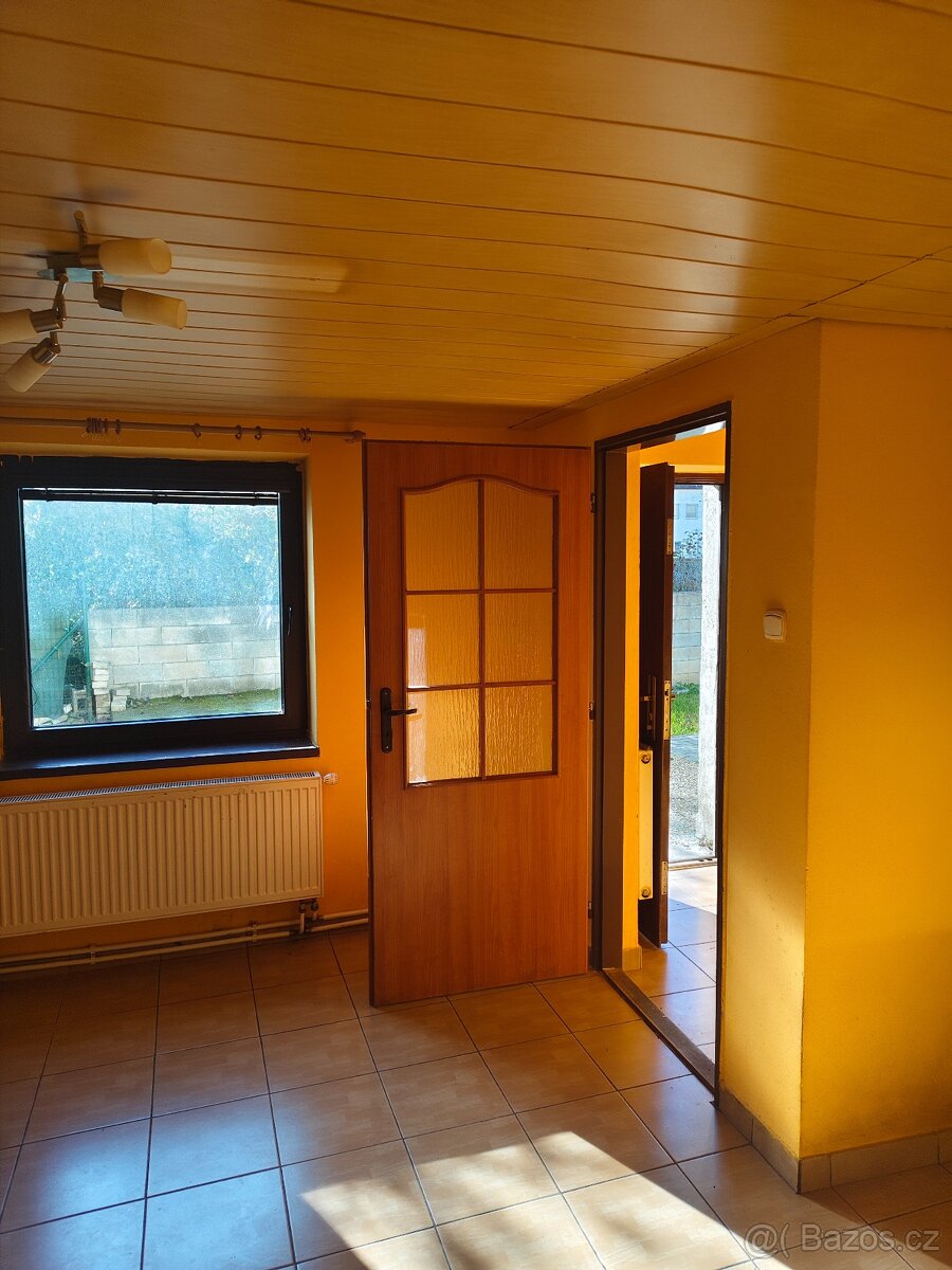 Rodinný domek v obci Horní Němčí - 12