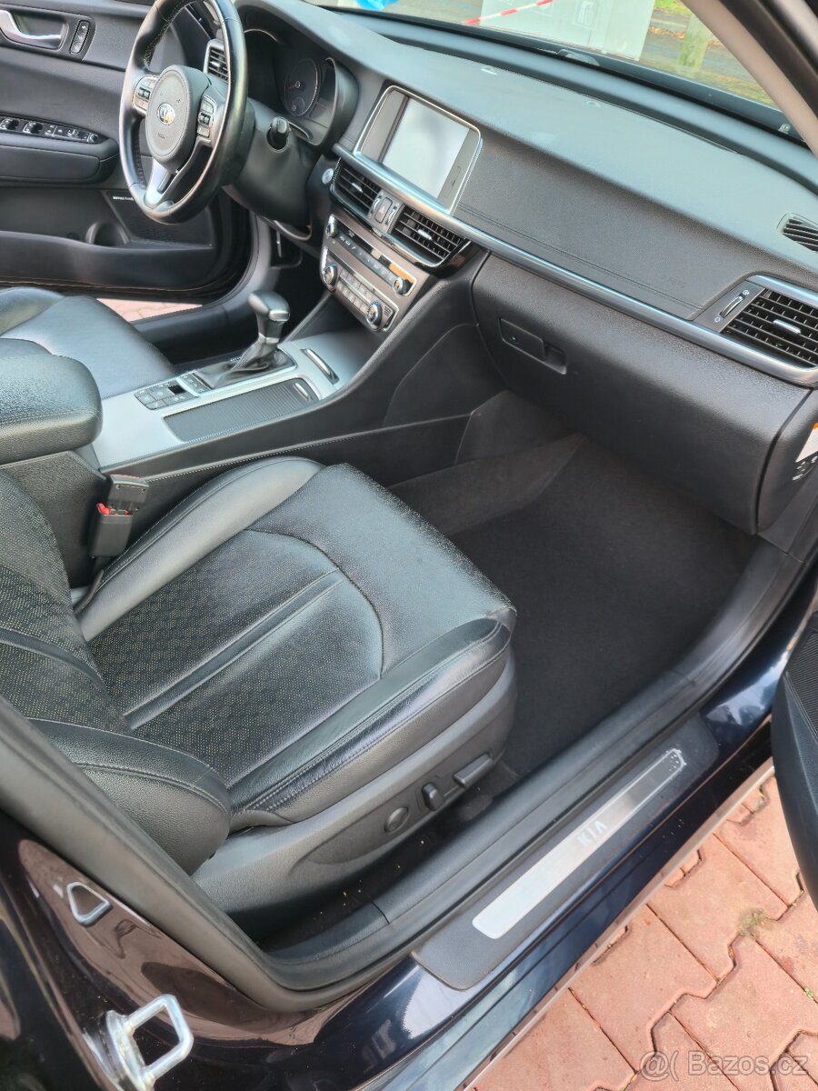 Kia Optima Hybrid - 12