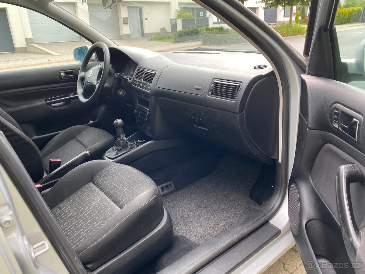 Volkswagen Golf 4 1,4 l 55 kW - 12