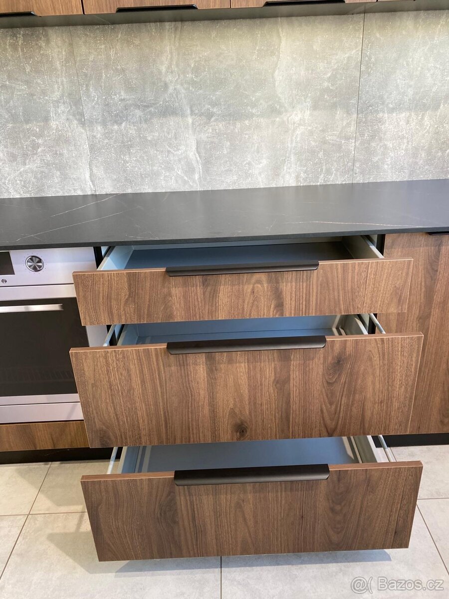 Kuchyňská linka – SKLADEM - 12