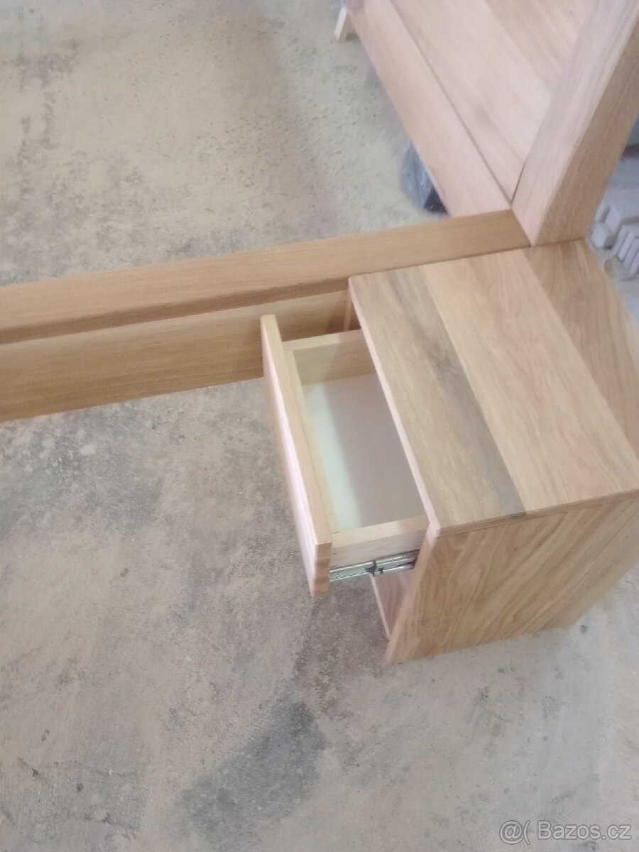 Dubová postel manželská se stolky - 12