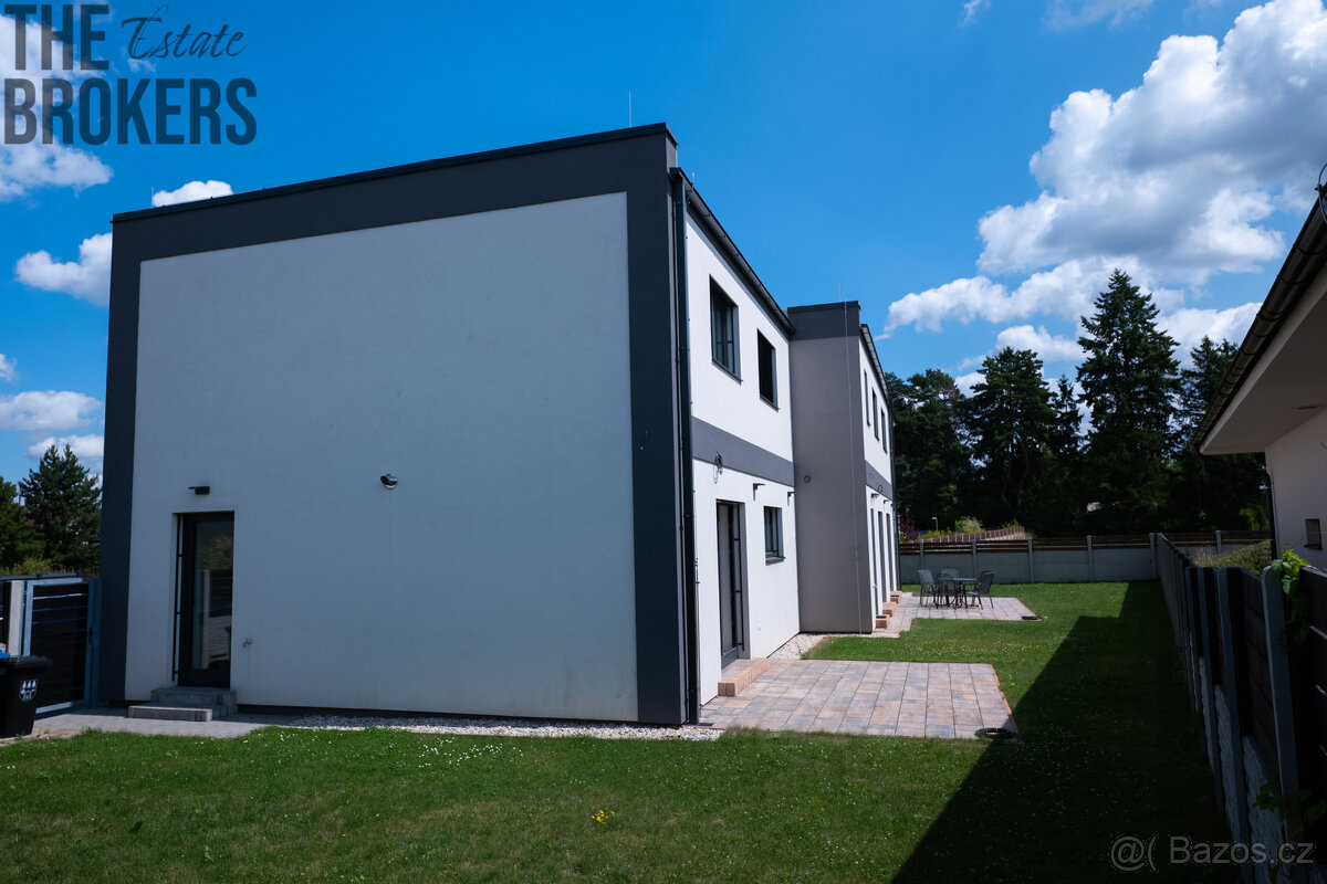 Prodej řadového rodinného domu 4+kk 126 m2, Mukařov, okres P - 12