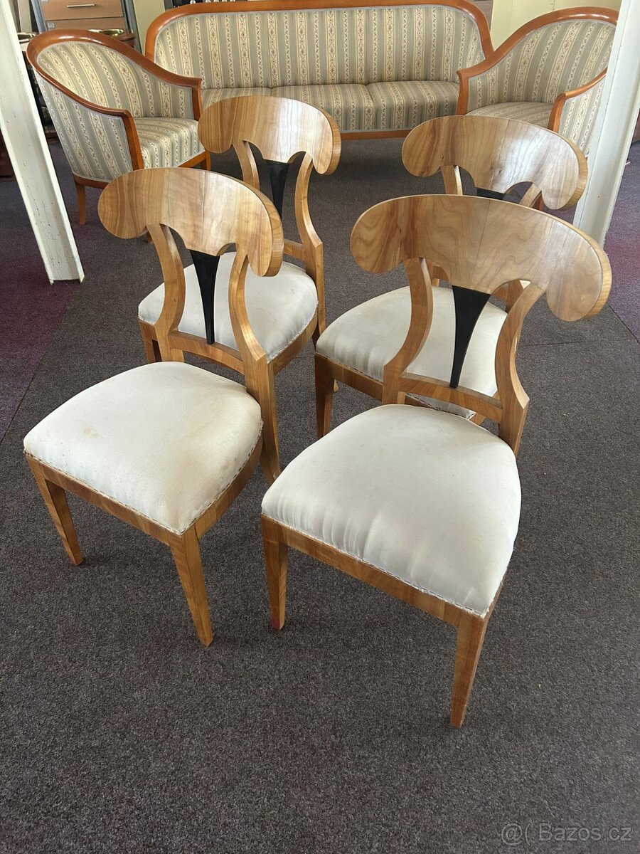 Starožitný nábytek - 12